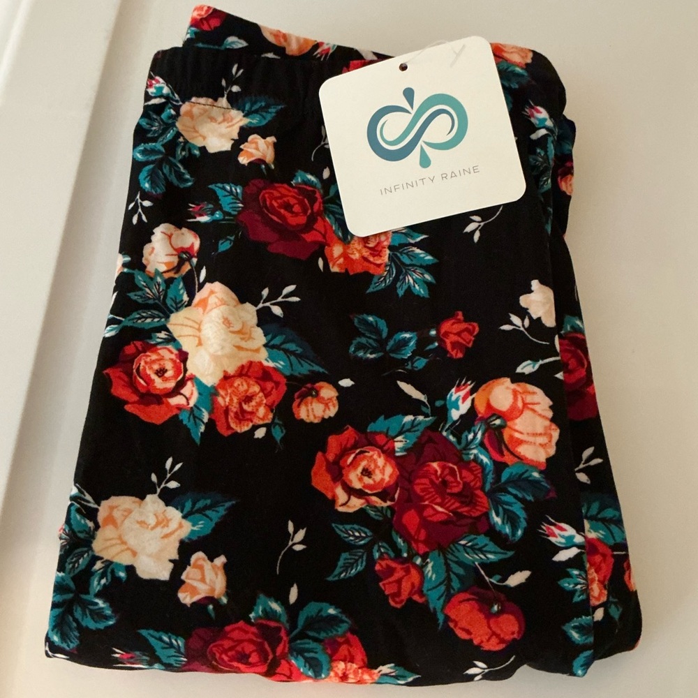 NWT Infinity Raine One-Size Gorgeous Floral Leggings